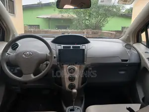 Toyota Vitz 2010