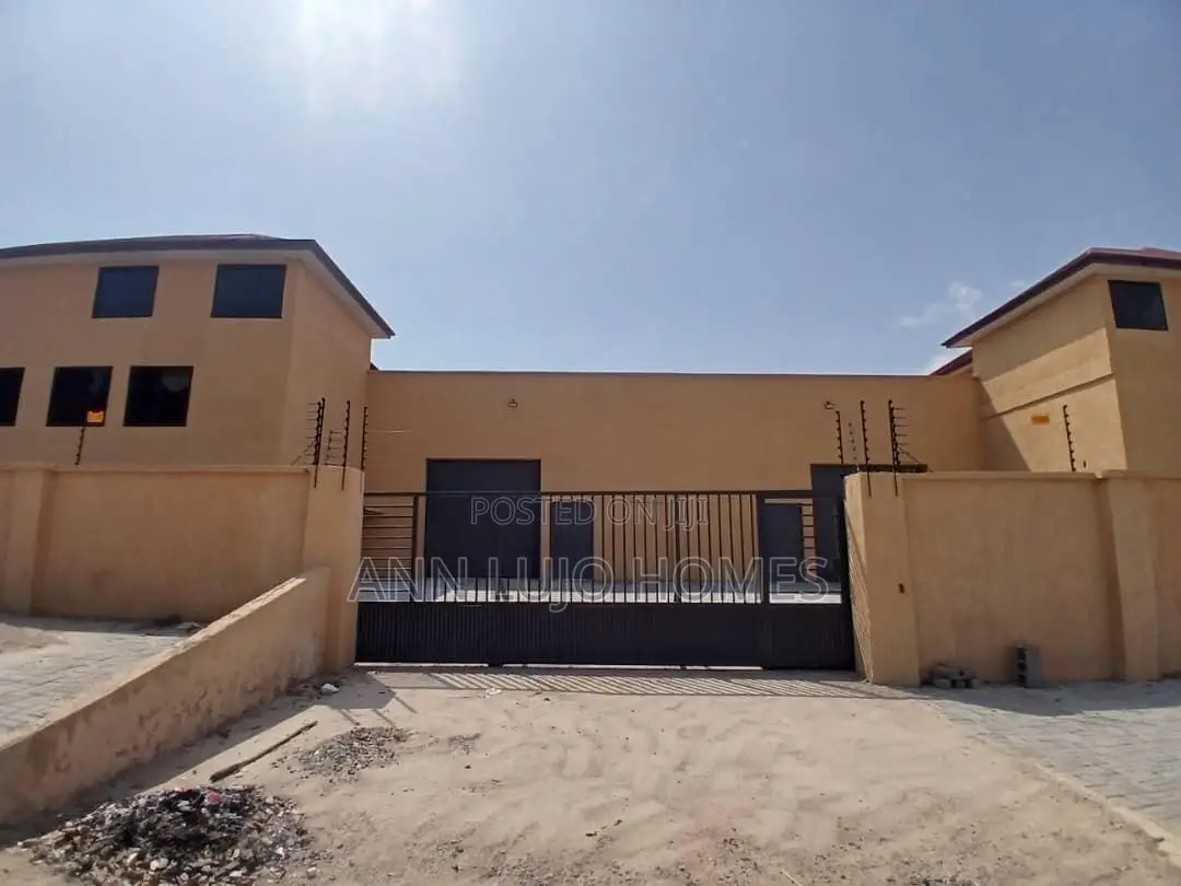 Warehouse for Rent in Tema Community 9