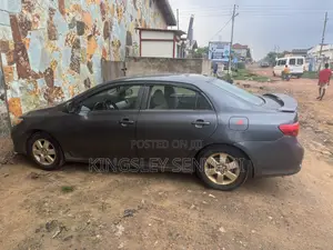 Toyota Corolla LE 4dr Sedan (1.8L 4cyl 4A) 2010 Gray