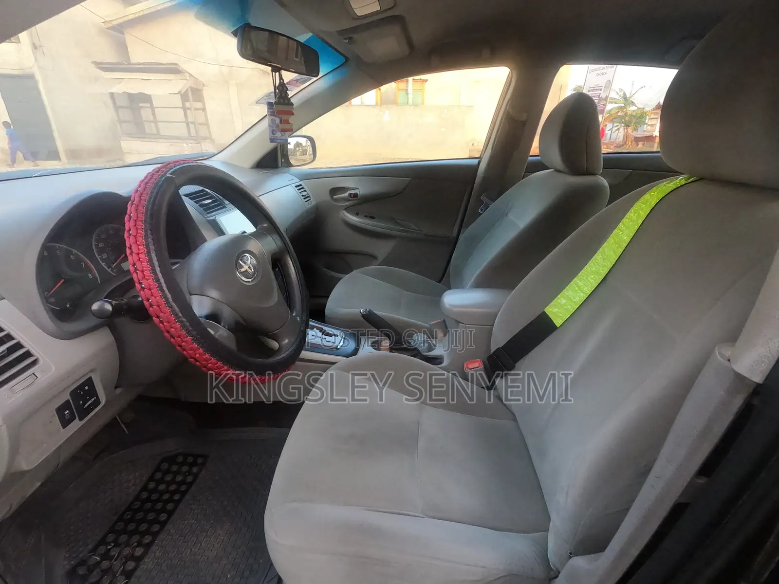 Toyota Corolla LE 4dr Sedan (1.8L 4cyl 4A) 2010 Gray