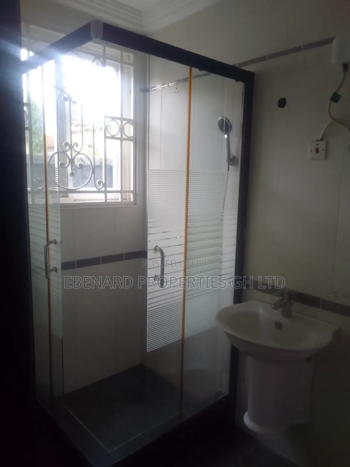 5bdrm House in Ebenard Properties, Lashibi for rent