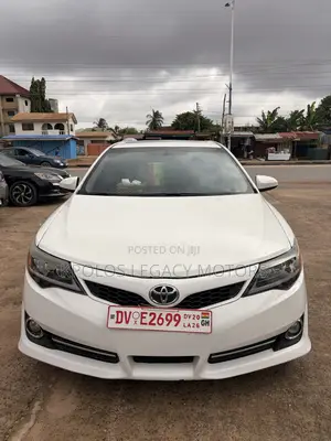 Toyota Camry SE 4dr Sedan (2.5L 4cyl 6A) 2014 White