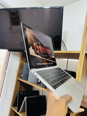 Laptop Apple MacBook Pro 2017 8GB Intel Core i5 SSD 256GB
