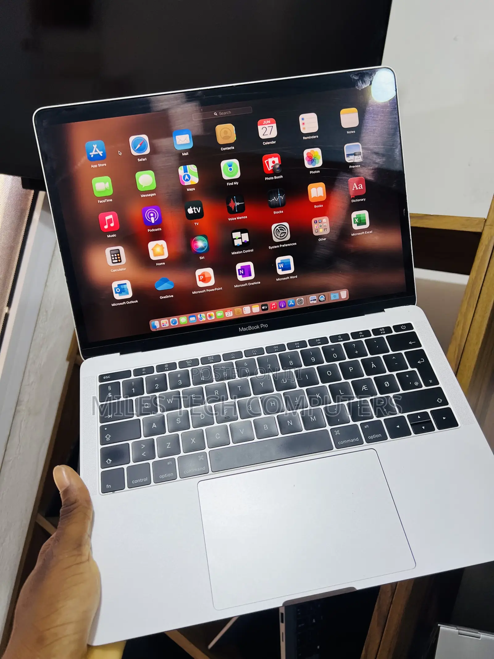 Laptop Apple MacBook Pro 2017 8GB Intel Core i5 SSD 256GB