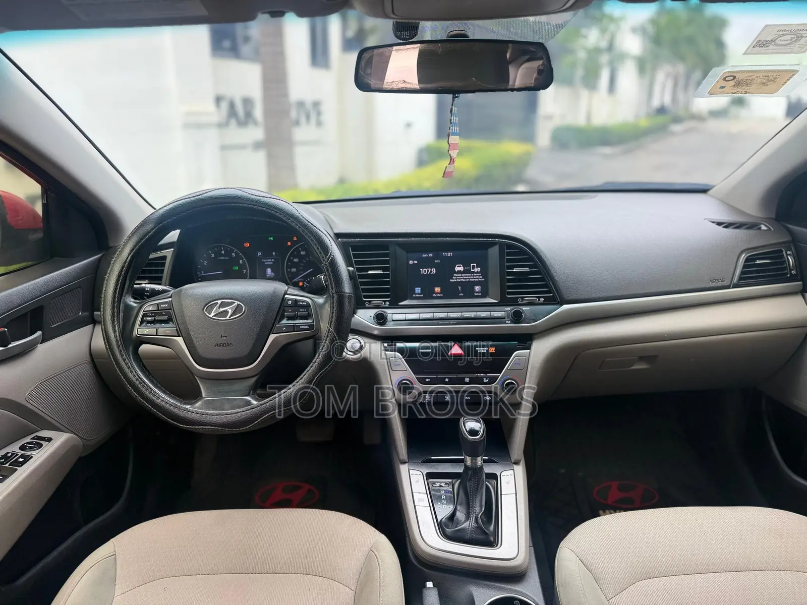 Hyundai Elantra 2016 Red