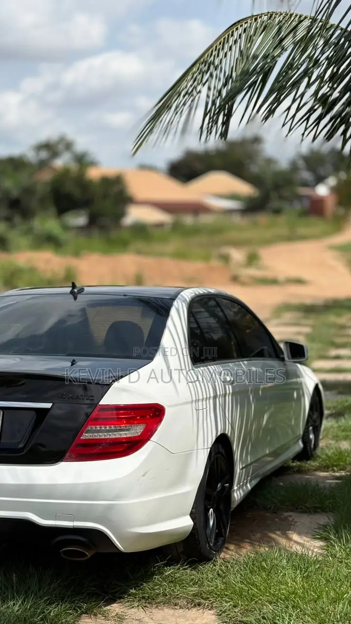Mercedes-Benz C300 Luxury 4Matic Sedan AWD (3.5L 6cyl 7A) 2014 White