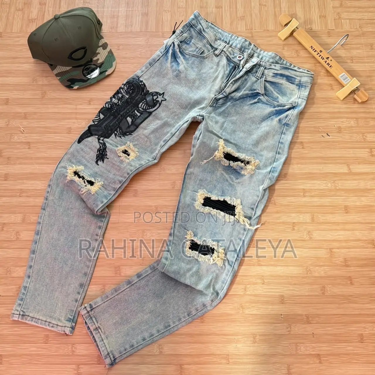 Men Qualify Jeans