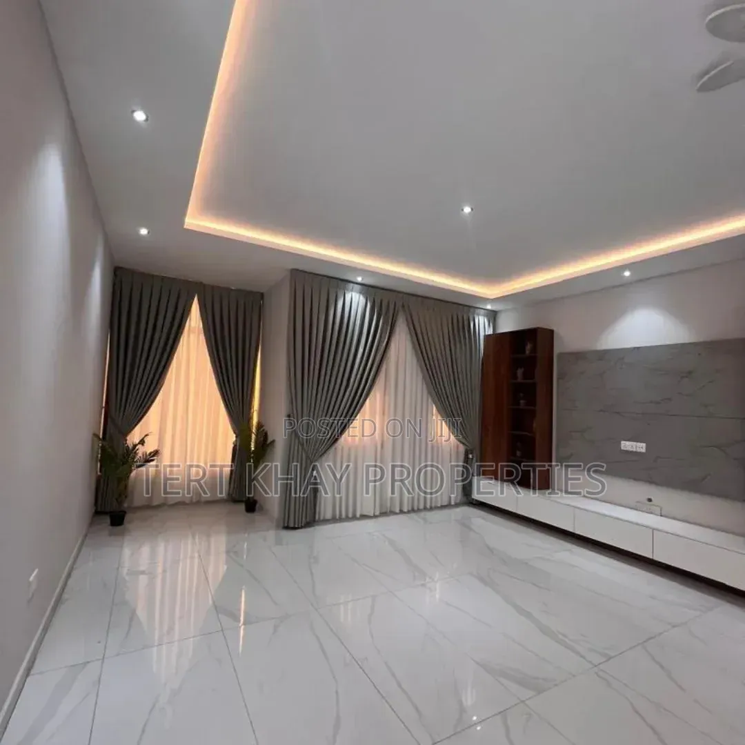 4bdrm House in East Airport, Papaye for sale