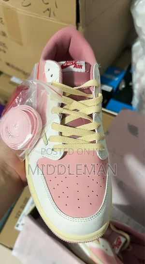Travis Scott X Air Jordan 1 Low Og "Shy Pink"