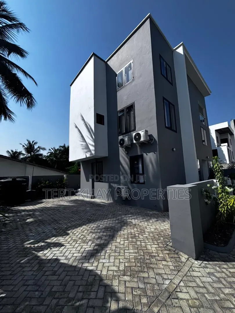 5bdrm House in Cantonment, US Embassy Area for sale