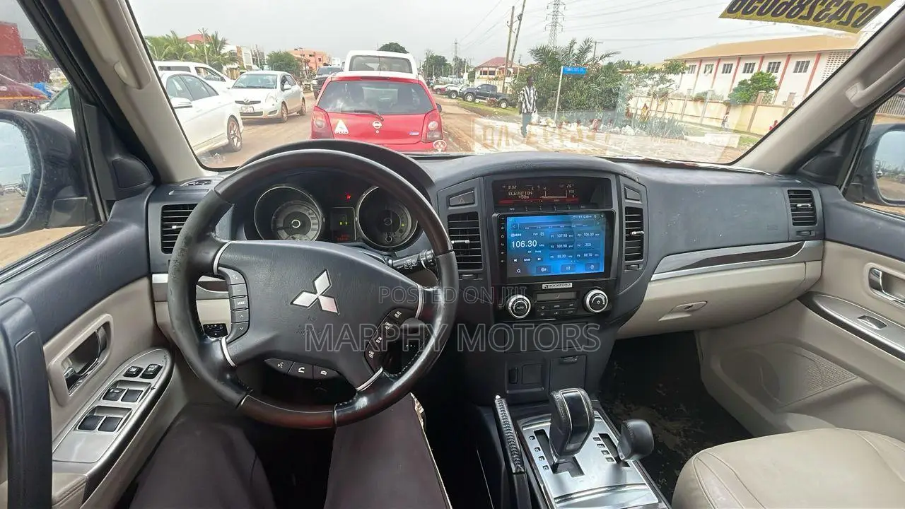 Mitsubishi Pajero 2016 Gold