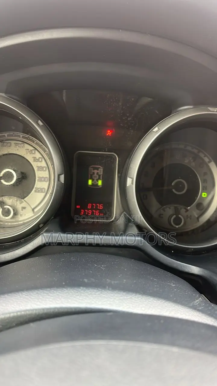 Mitsubishi Pajero 2016 Gold