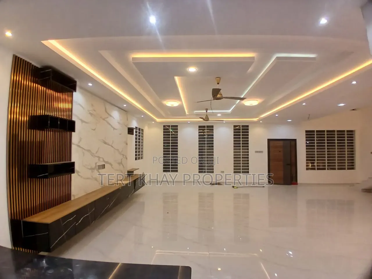 5bdrm House in Ogbojo, Ghana Link Area for sale