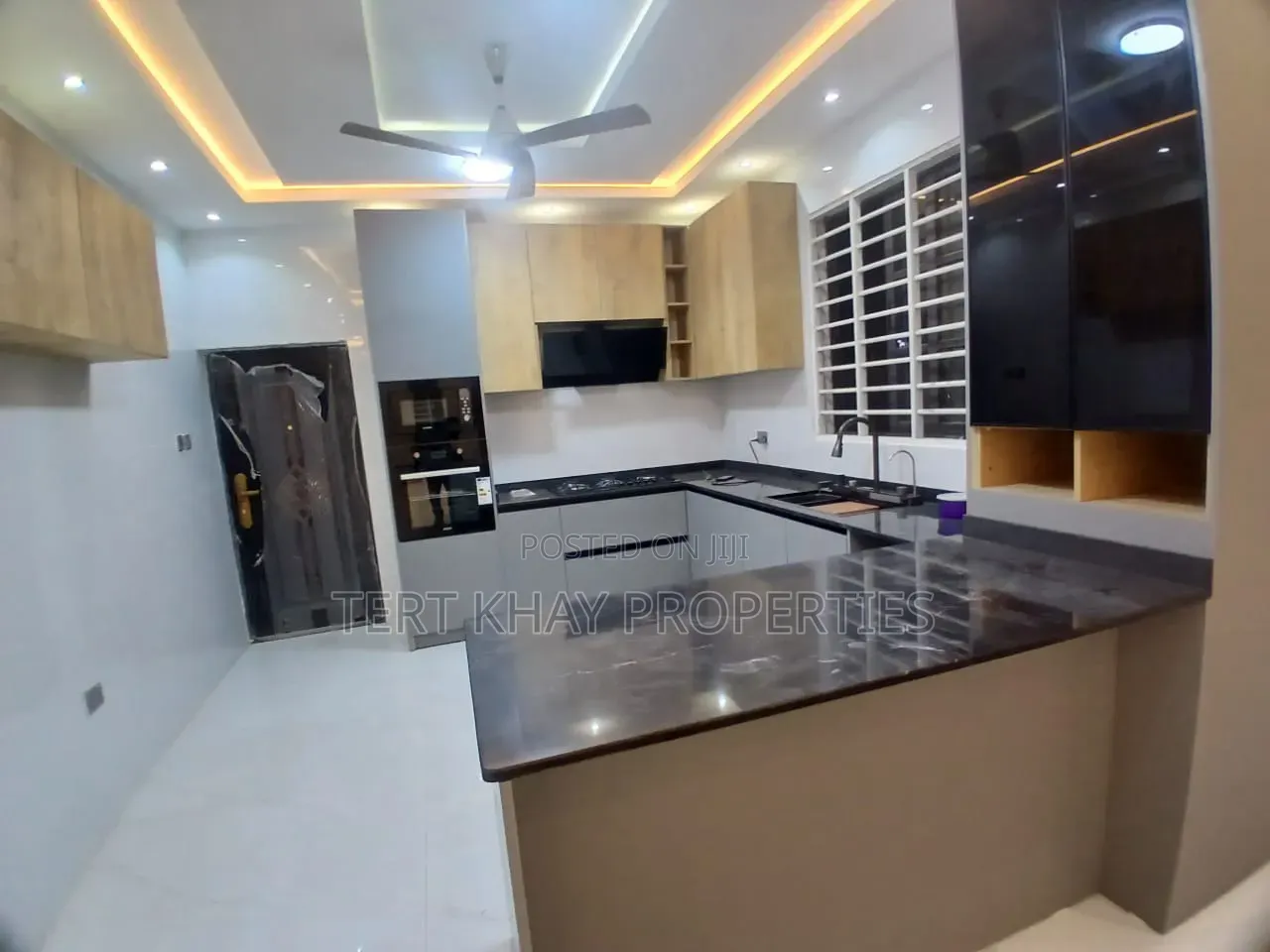 5bdrm House in Ogbojo, Ghana Link Area for sale