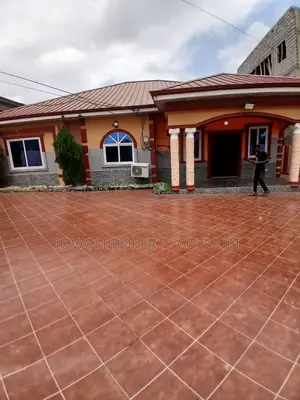 3bdrm House in Sapeiman, Amasaman for rent
