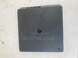 Sony Play Station 4 Slim