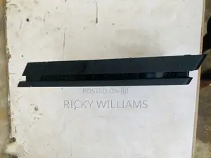 Sony Play Station 4 Slim