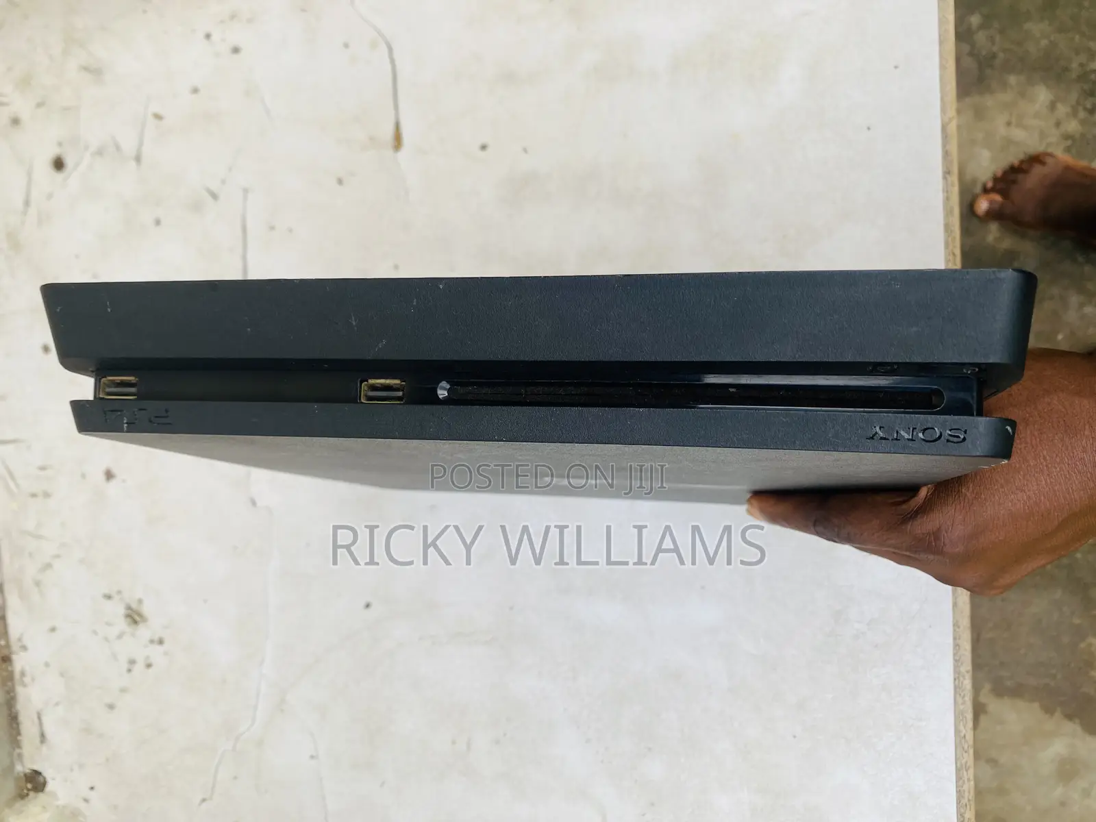 Sony Play Station 4 Slim