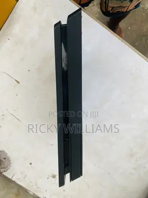 Sony Play Station 4 Slim