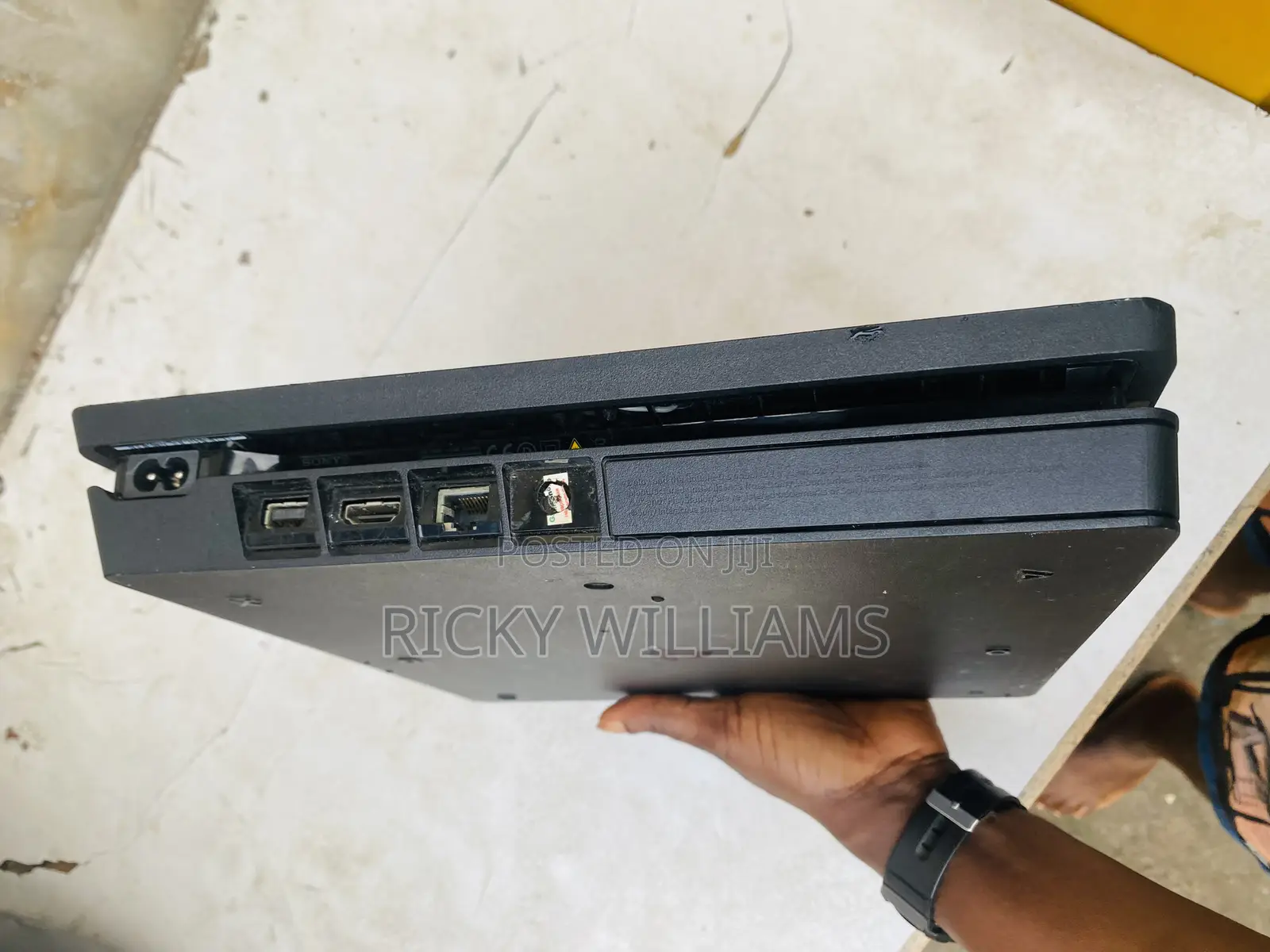 Sony Play Station 4 Slim