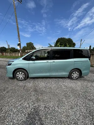 Toyota Voxy 2015 Green