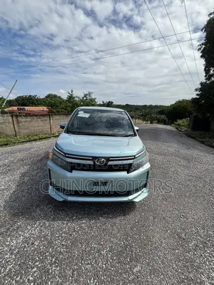Toyota Voxy 2015 Green