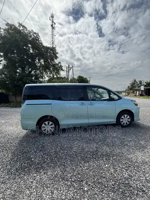 Toyota Voxy 2015 Green