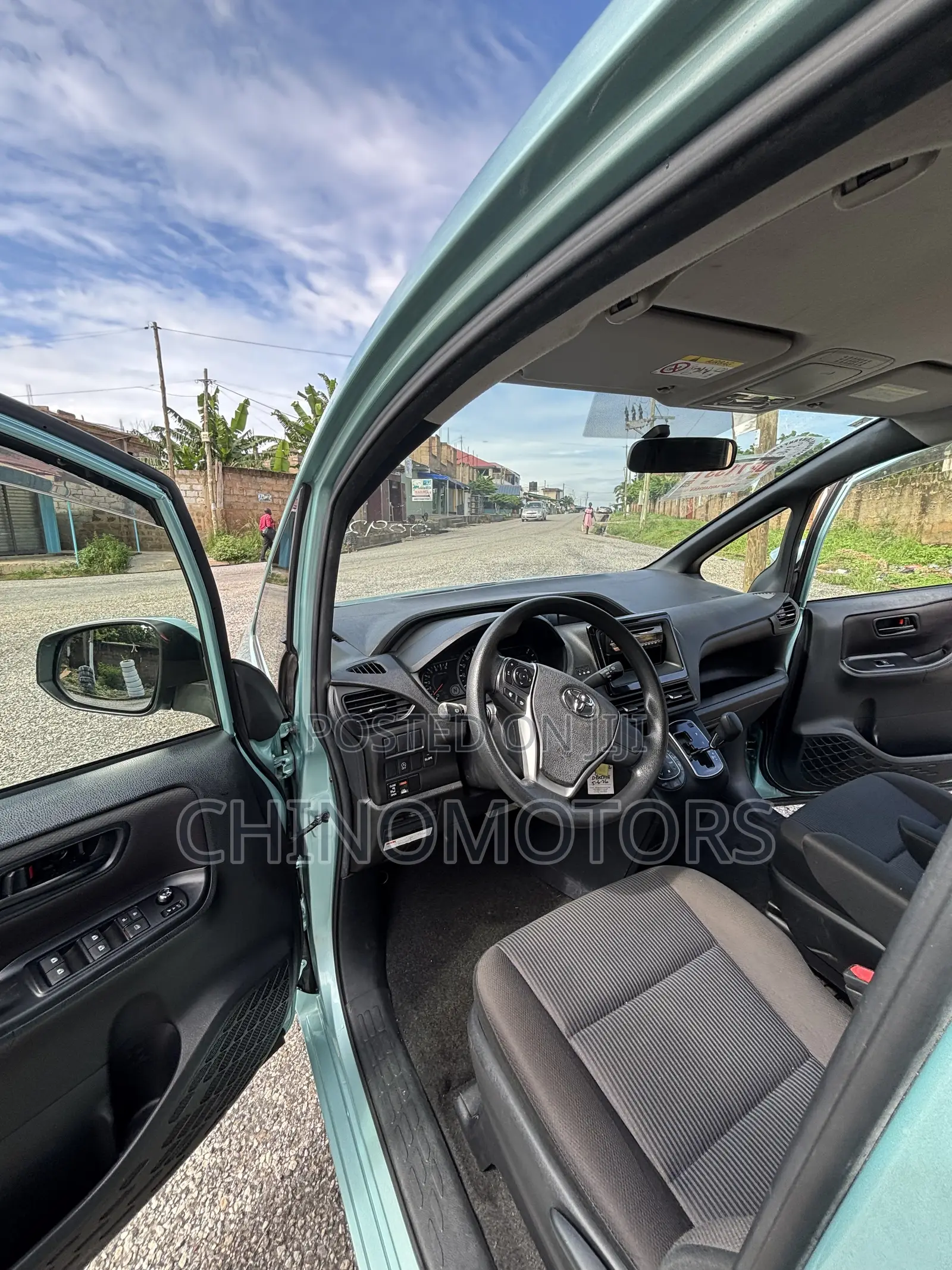 Toyota Voxy 2015 Green