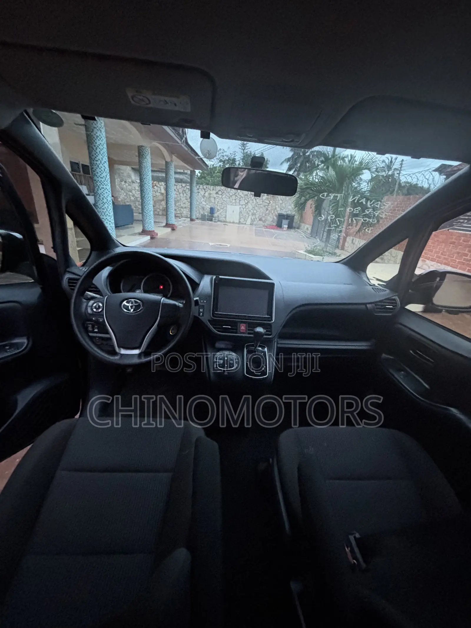 Toyota Voxy 2015 Silver