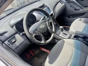 Hyundai Elantra GLS Sedan FWD (1.8L 4cyl 6A) 2013 Silver