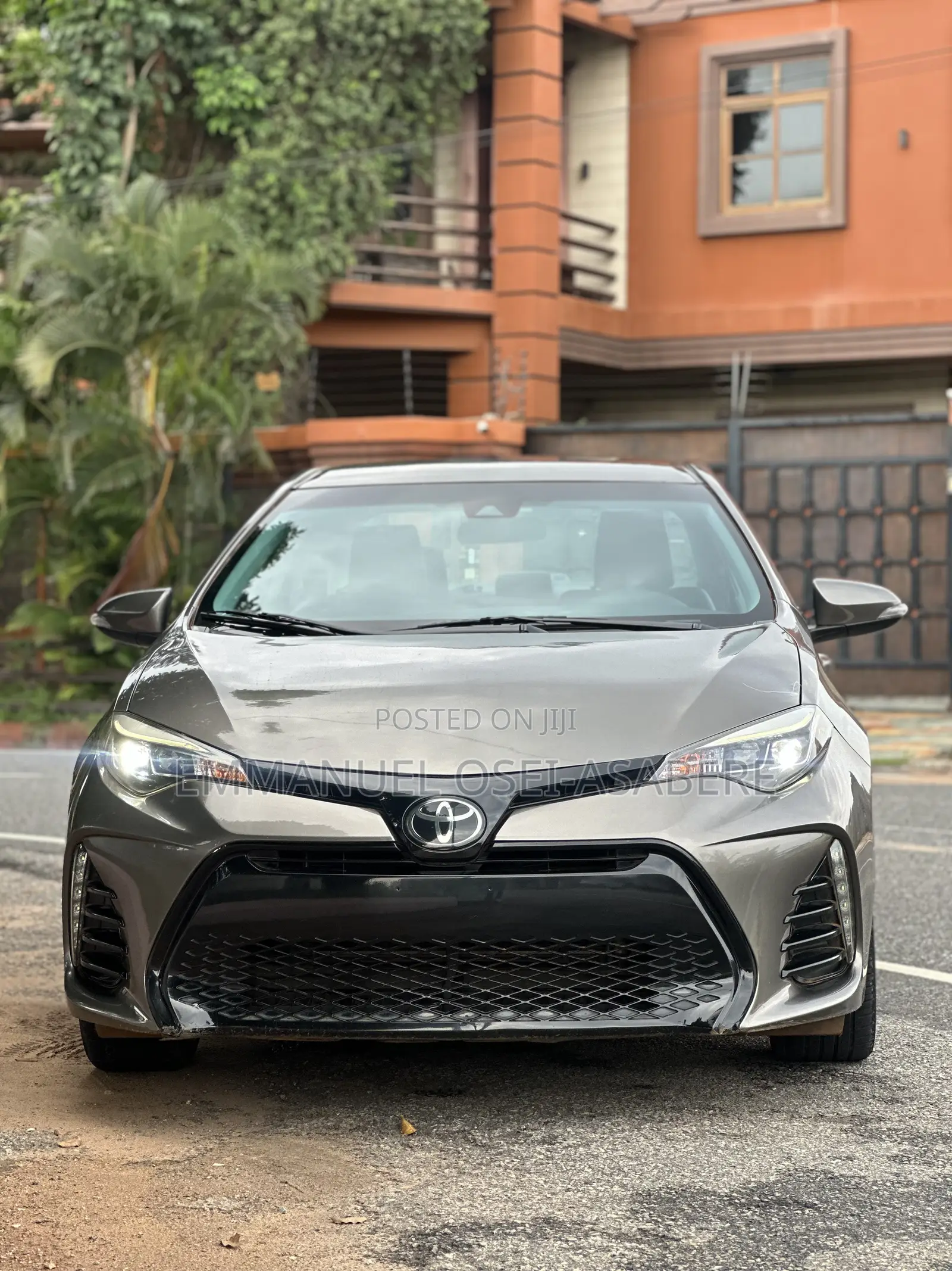 Toyota Corolla SE (1.8L 4cyl 2A) 2018 Gray
