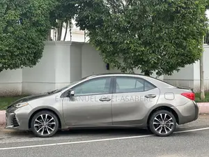 Toyota Corolla SE (1.8L 4cyl 2A) 2018 Gray