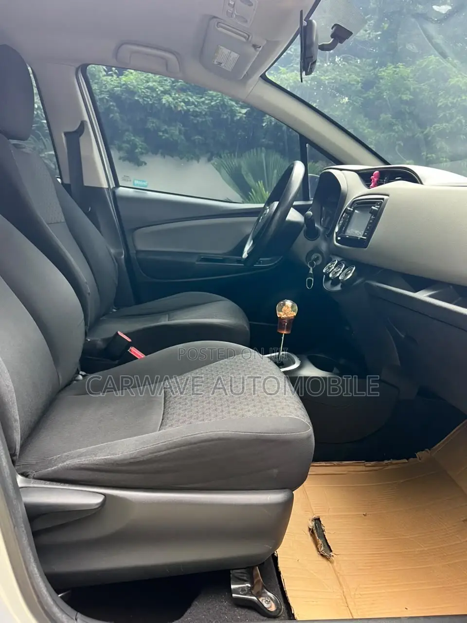 Toyota Yaris LE Hatchback 5dr 2015 Silver