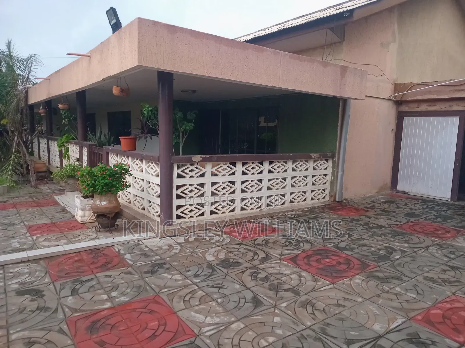 4bdrm Apartment in Dansoman for rent