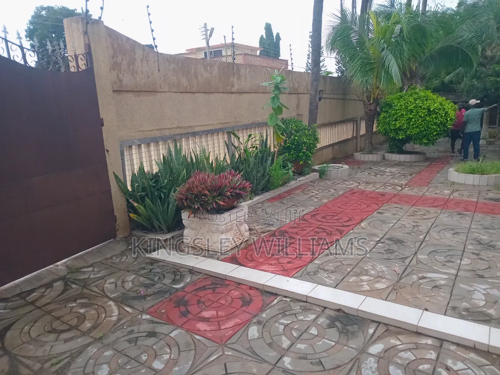 4bdrm Apartment in Dansoman for rent