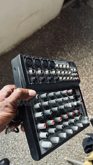 Behringer Xenyx 1202fx