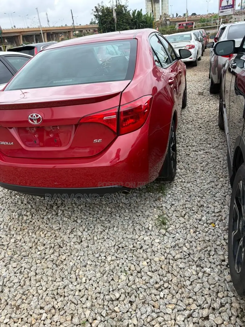 Toyota Corolla SE (1.8L 4cyl 6M) 2018 Red