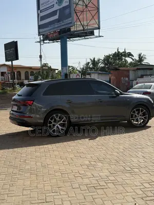 Audi Q7 2024 Gray