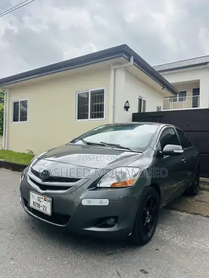 Toyota Yaris Base Sedan 4dr 2010 Gray