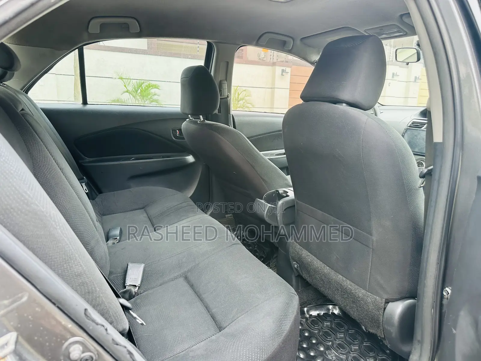 Toyota Yaris Base Sedan 4dr 2010 Gray