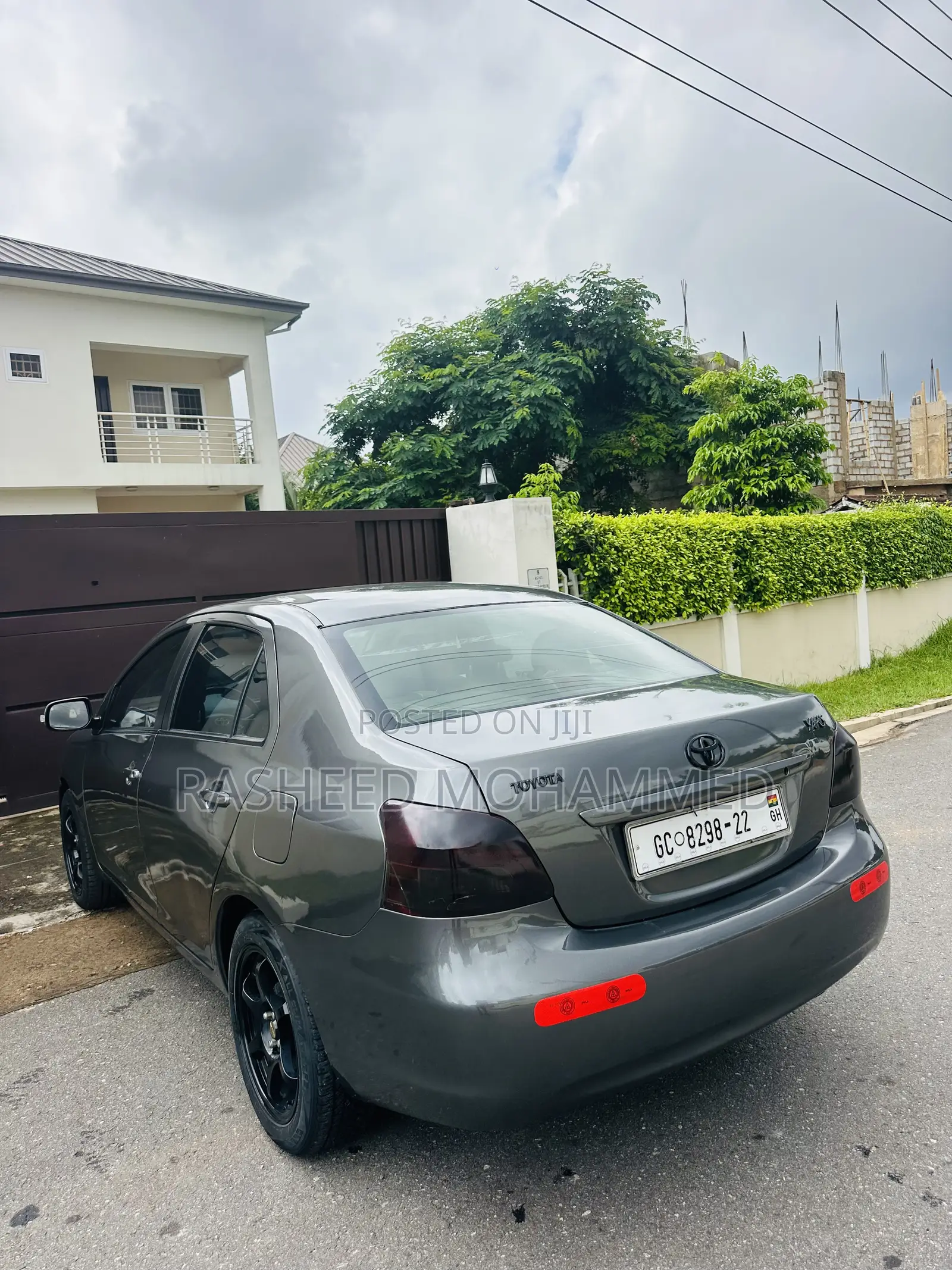 Toyota Yaris Base Sedan 4dr 2010 Gray