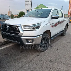 Toyota Hilux 2023 White