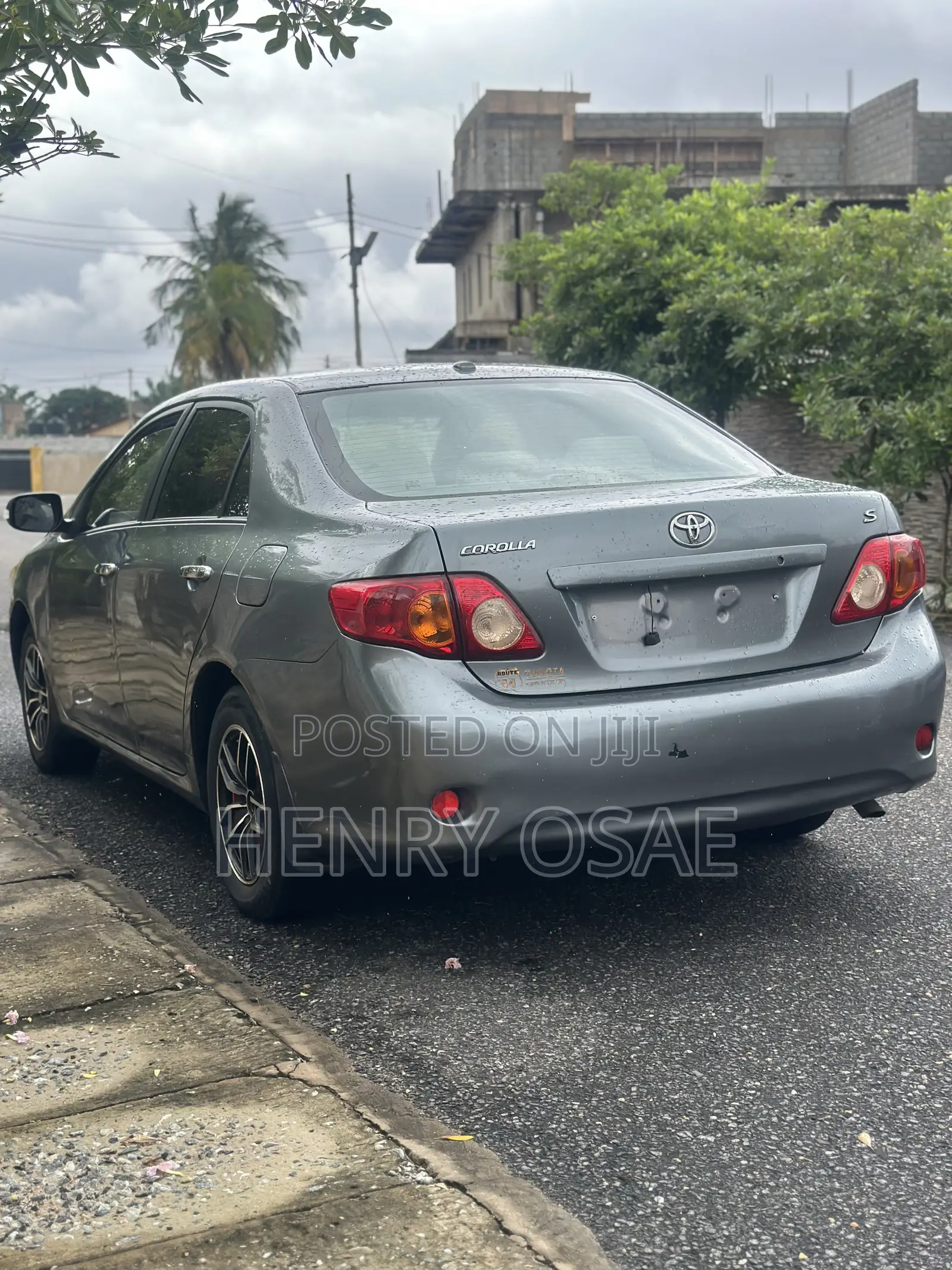 Toyota Corolla Base 4dr Sedan (1.8L 4cyl 5M) 2010 Gray