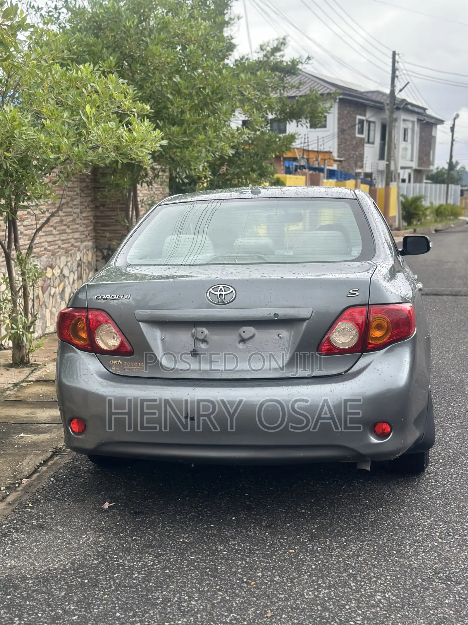 Toyota Corolla Base 4dr Sedan (1.8L 4cyl 5M) 2010 Gray