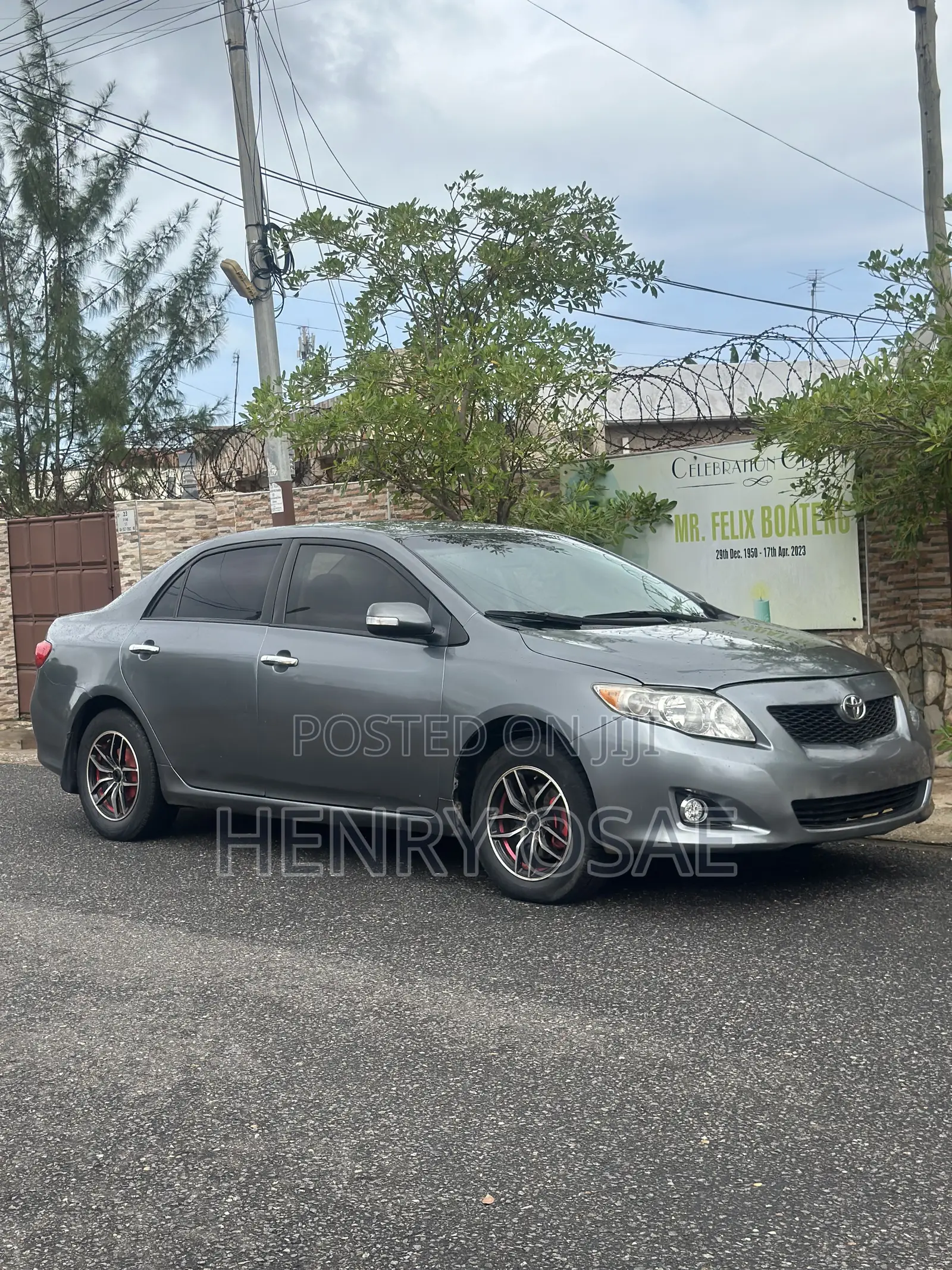 Toyota Corolla Base 4dr Sedan (1.8L 4cyl 5M) 2010 Gray