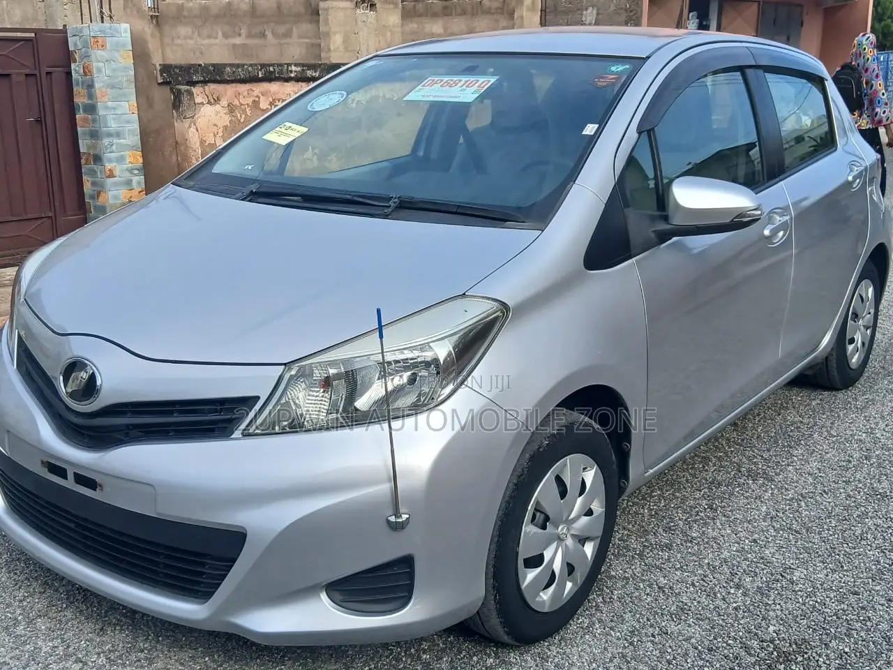 Toyota Vitz 2013 Silver