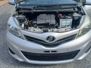 Toyota Vitz 2013 Silver