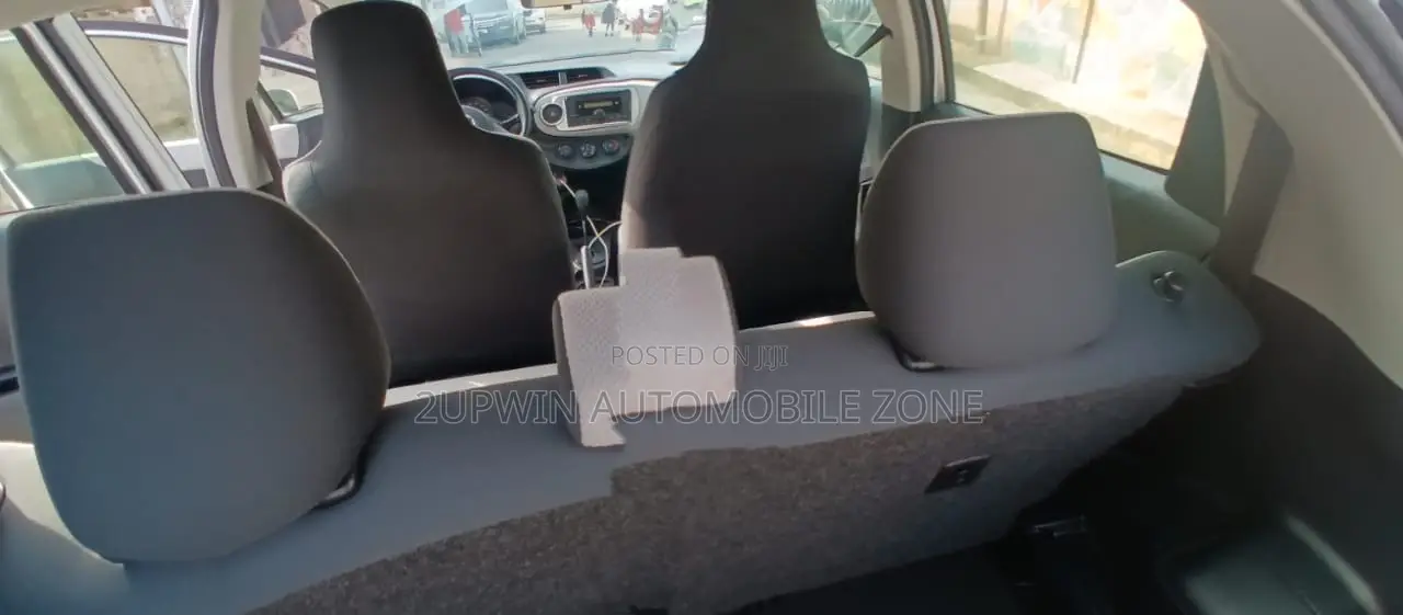 Toyota Vitz 2013 Silver
