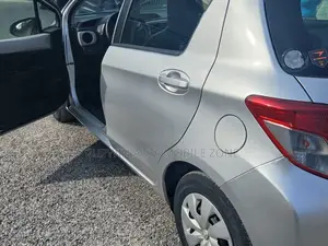 Toyota Vitz 2013 Silver