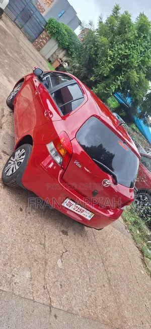 Toyota Vitz 2009 Red